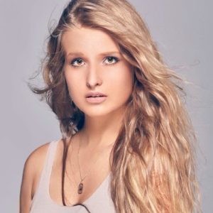 Profile photo of Viktoria V - WeLovArt